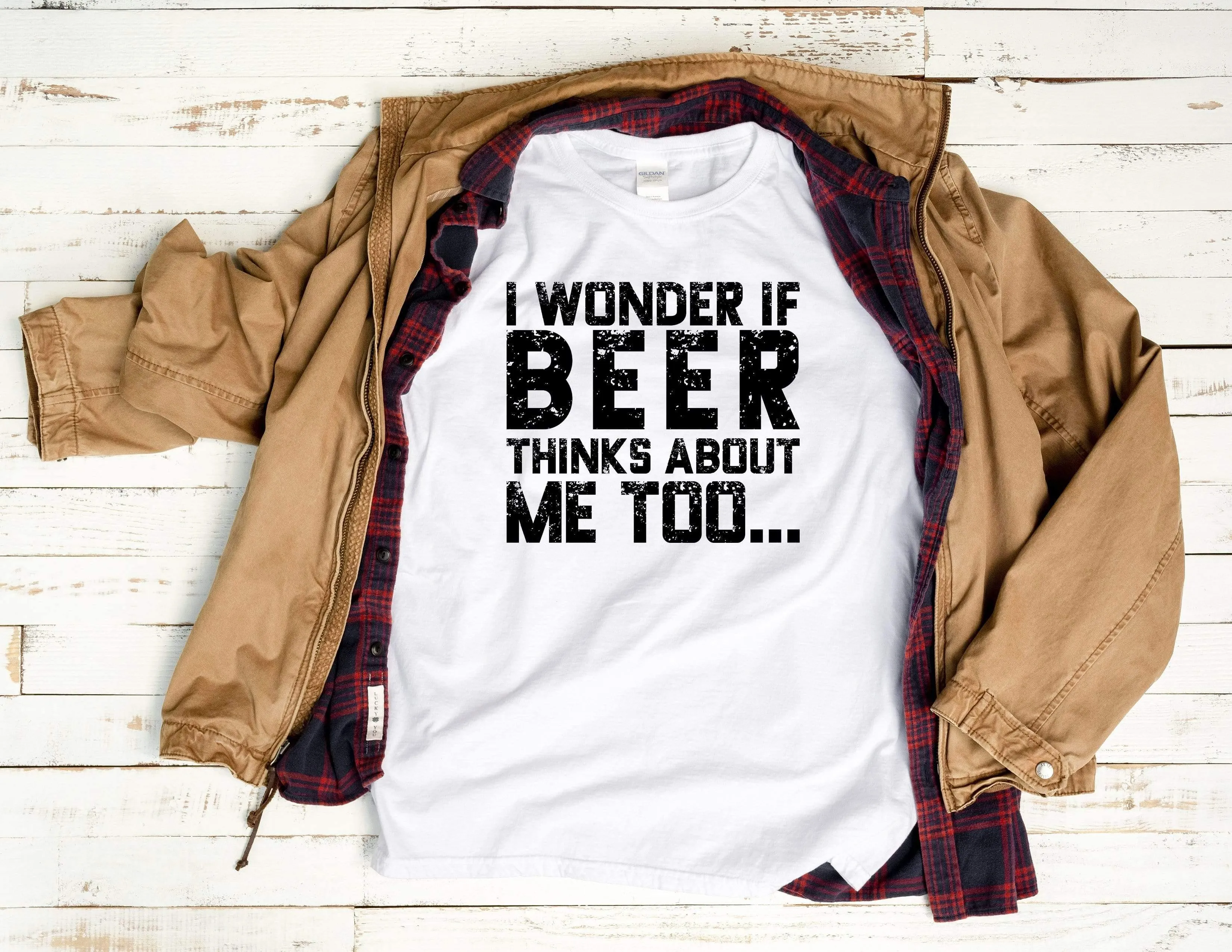 I wonder if beer thinks about me too | mens graphic top