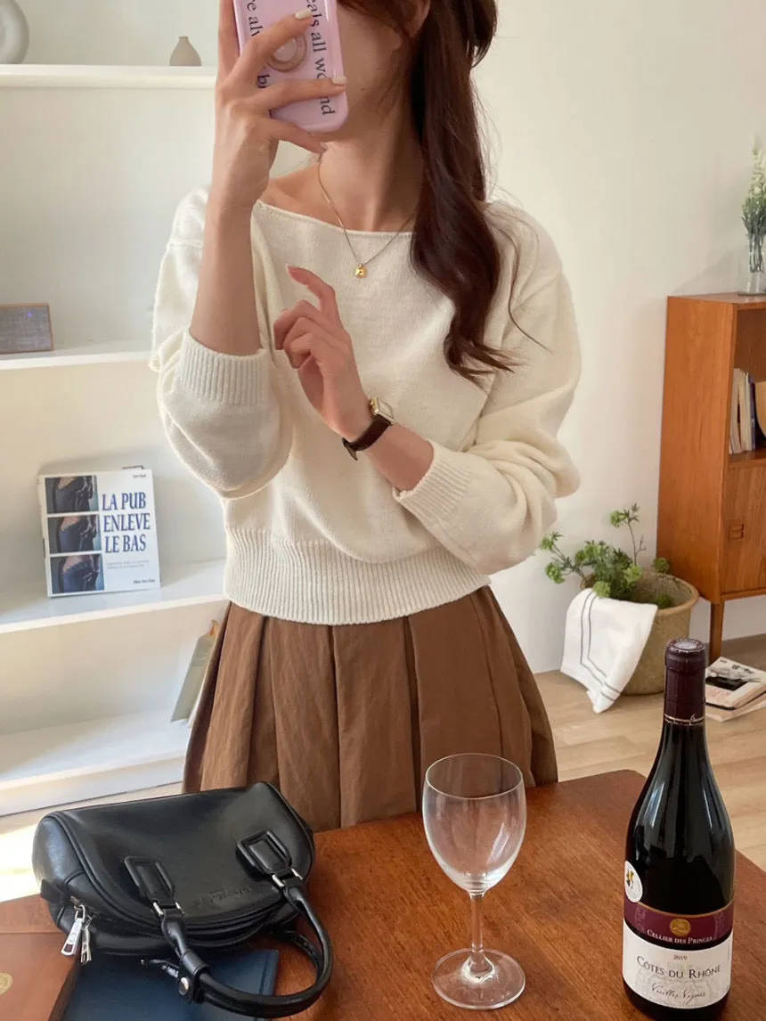 Loose Fit Boat-Neck Knit Top