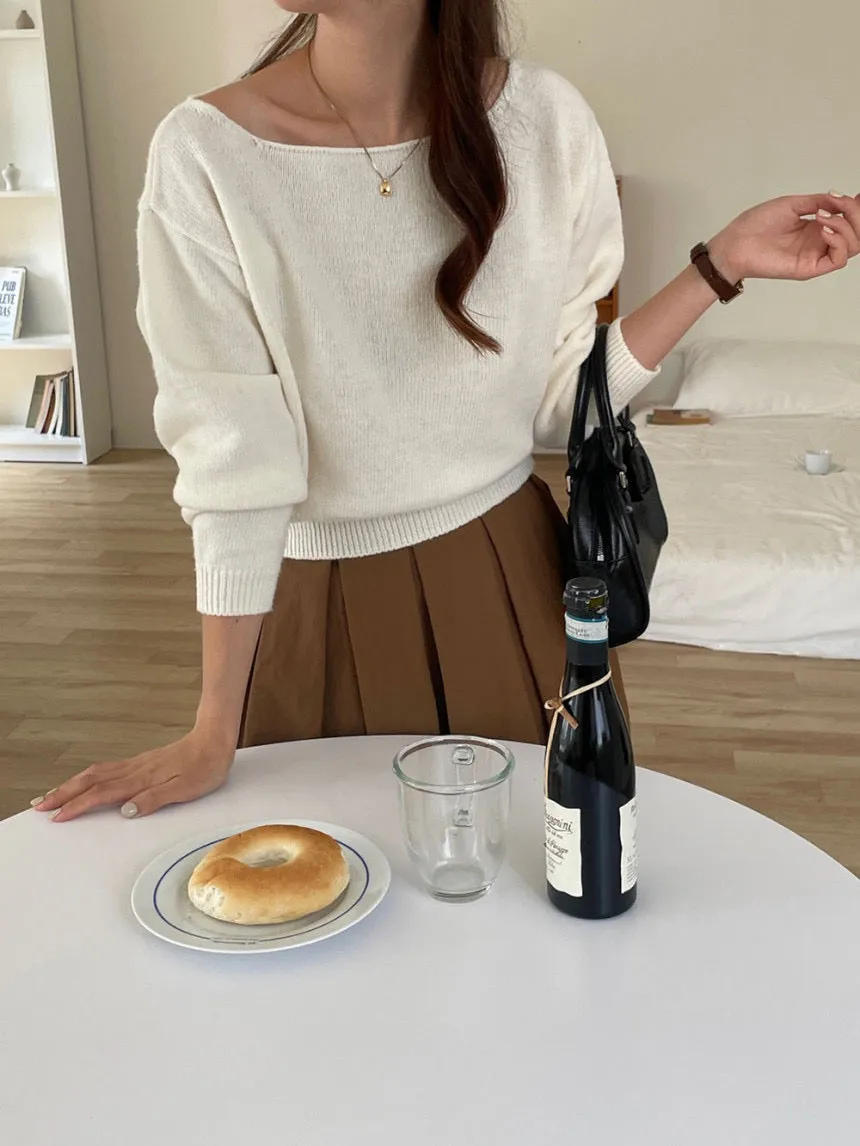 Loose Fit Boat-Neck Knit Top