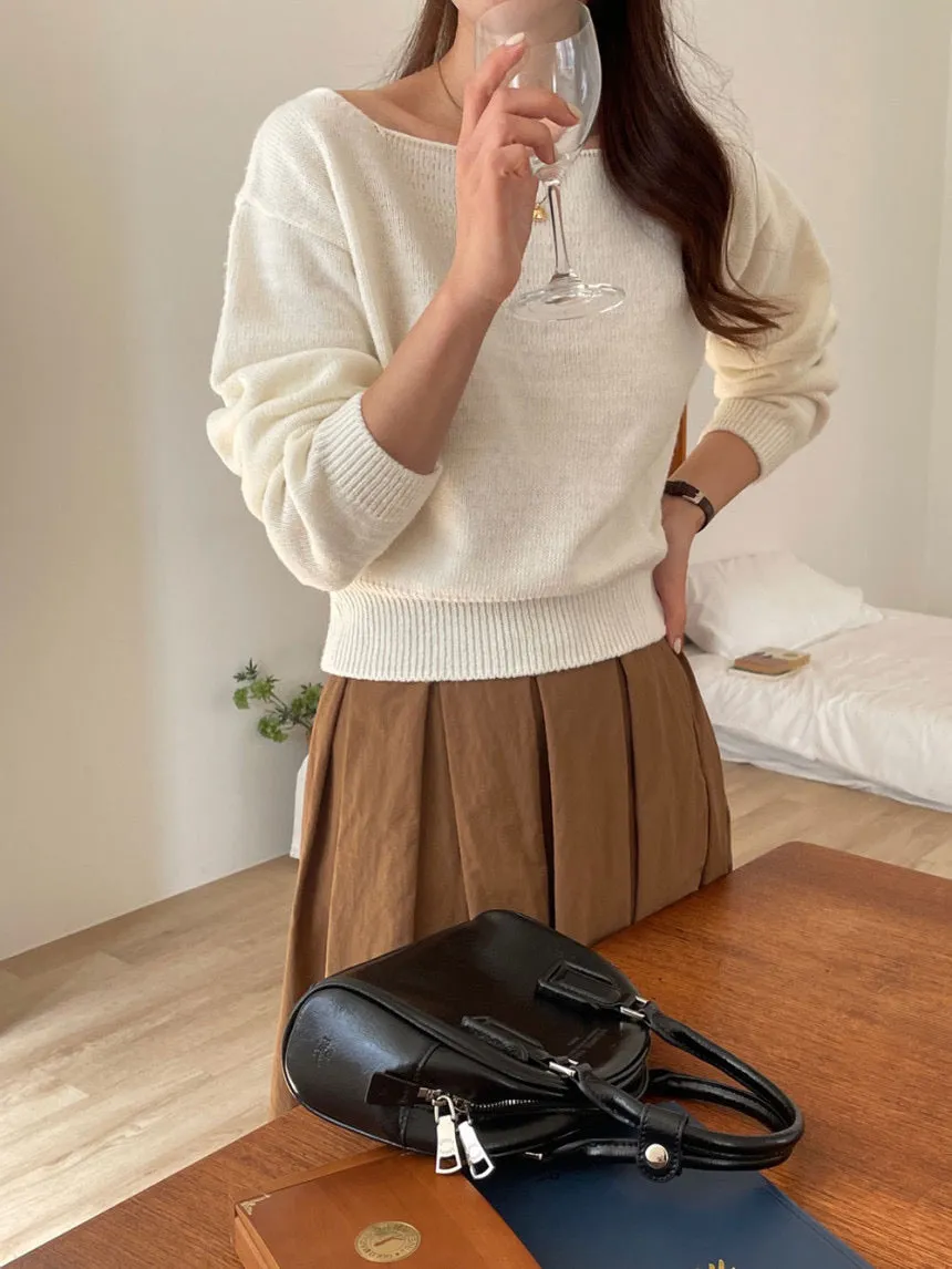 Loose Fit Boat-Neck Knit Top