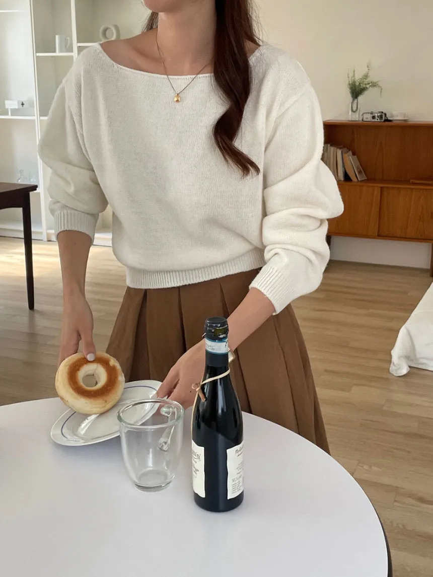 Loose Fit Boat-Neck Knit Top