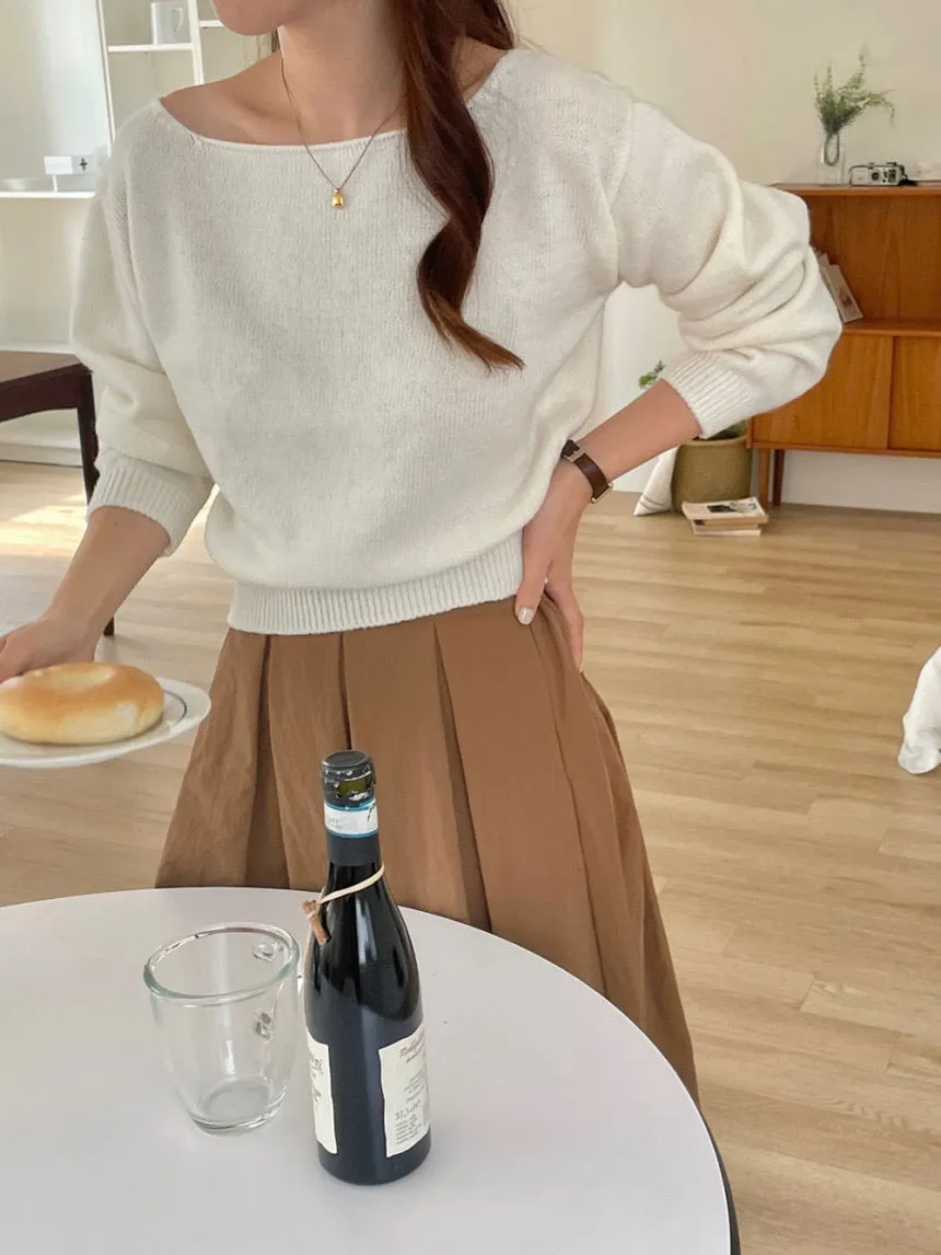 Loose Fit Boat-Neck Knit Top