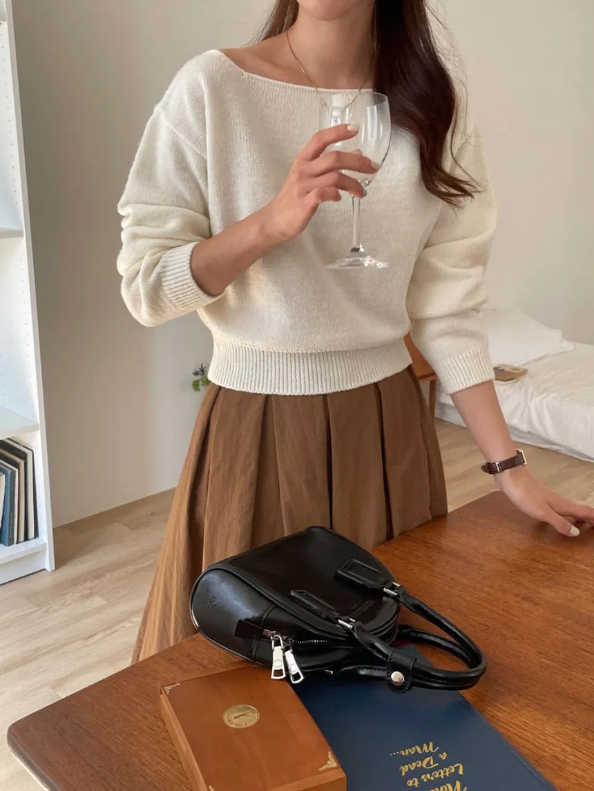 Loose Fit Boat-Neck Knit Top