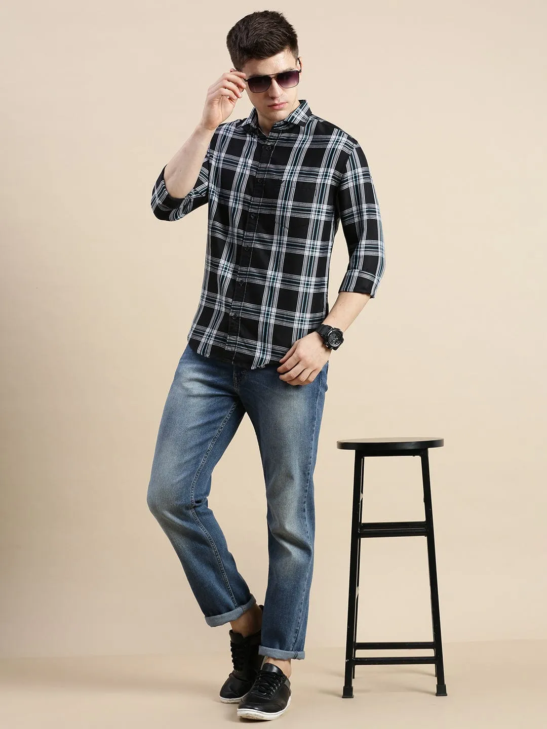 Men Black Standard Slim Fit Checked Spread Collar Long Sleeves Cotton Casual Shirt