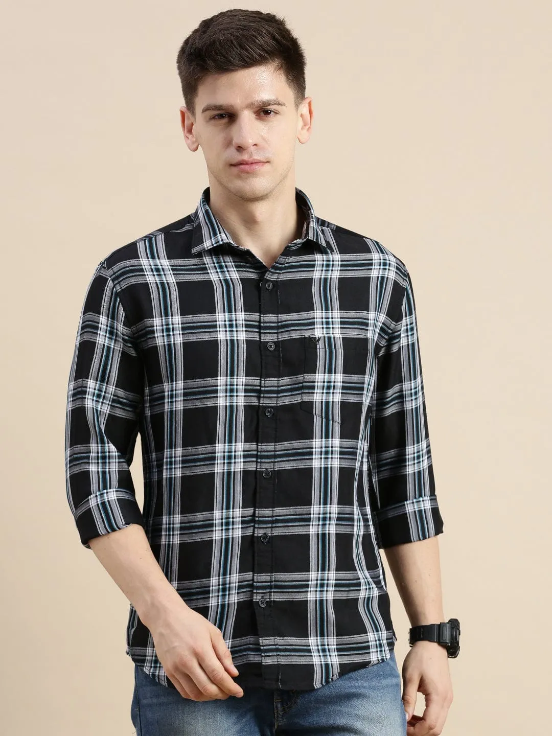 Men Black Standard Slim Fit Checked Spread Collar Long Sleeves Cotton Casual Shirt