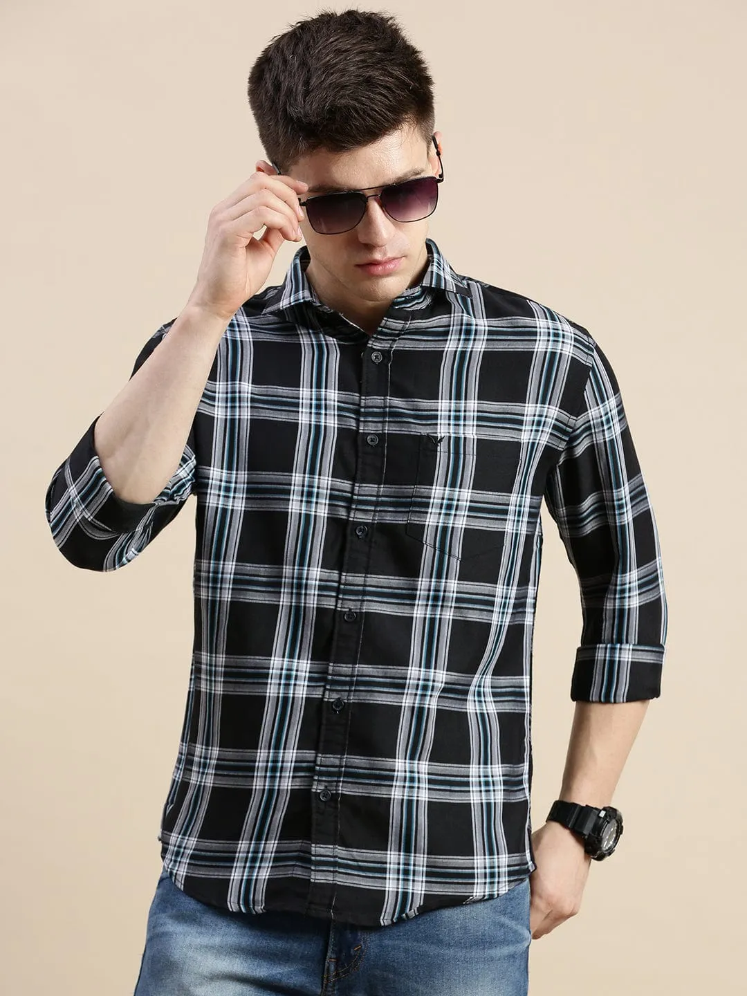 Men Black Standard Slim Fit Checked Spread Collar Long Sleeves Cotton Casual Shirt
